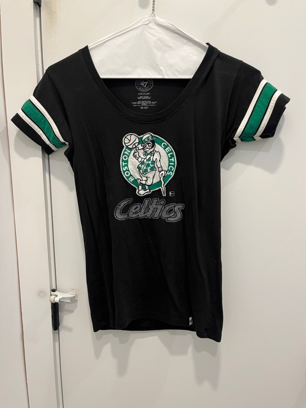 '47 Brand Boston Celtics Women's Black Logo Tee with Green Sleeve Stripes